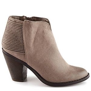 Carlos Santana® Everett Women's Bootie size 9.5